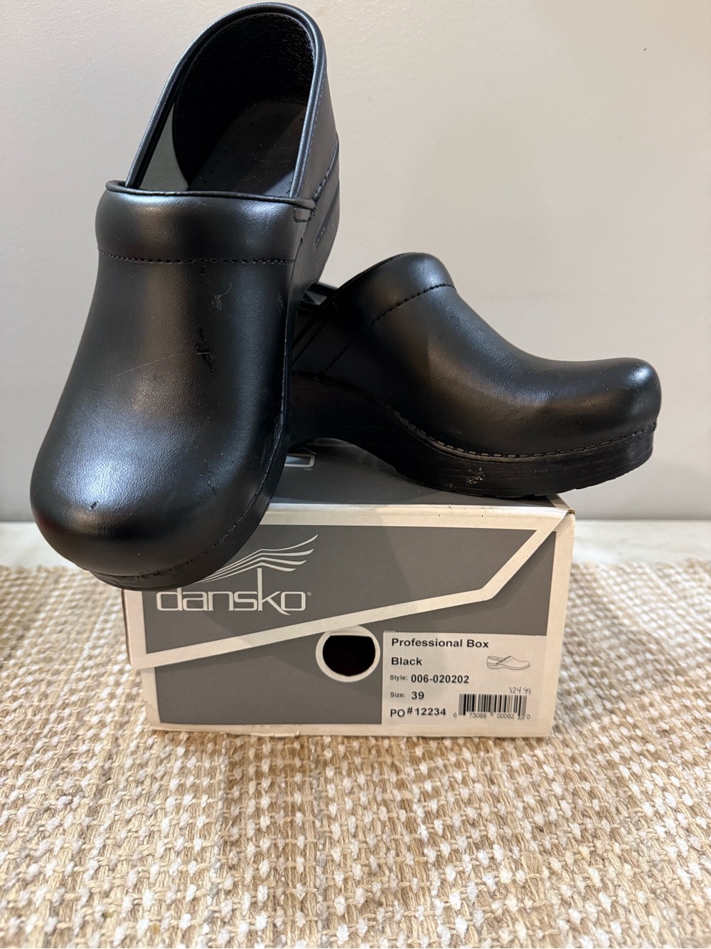 🖤 Women’s Dansko Professional Box Leather Clogs